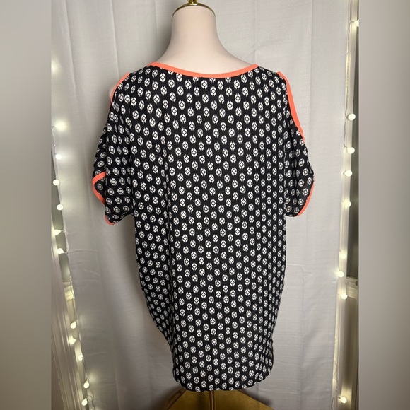 Bobeau Black and Orange Boxy Blouse - Picture 2 of 8
